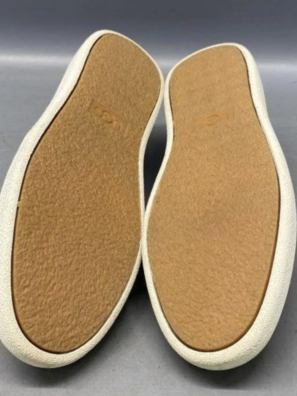 UGG Women's Black Cas Slip-on Sneakers Size 9.5 Like New MRSP $100